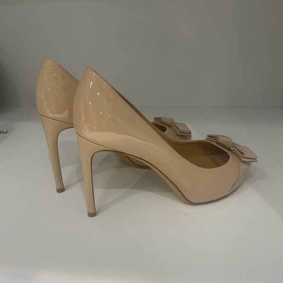 Shoes - Picture 2 of 9